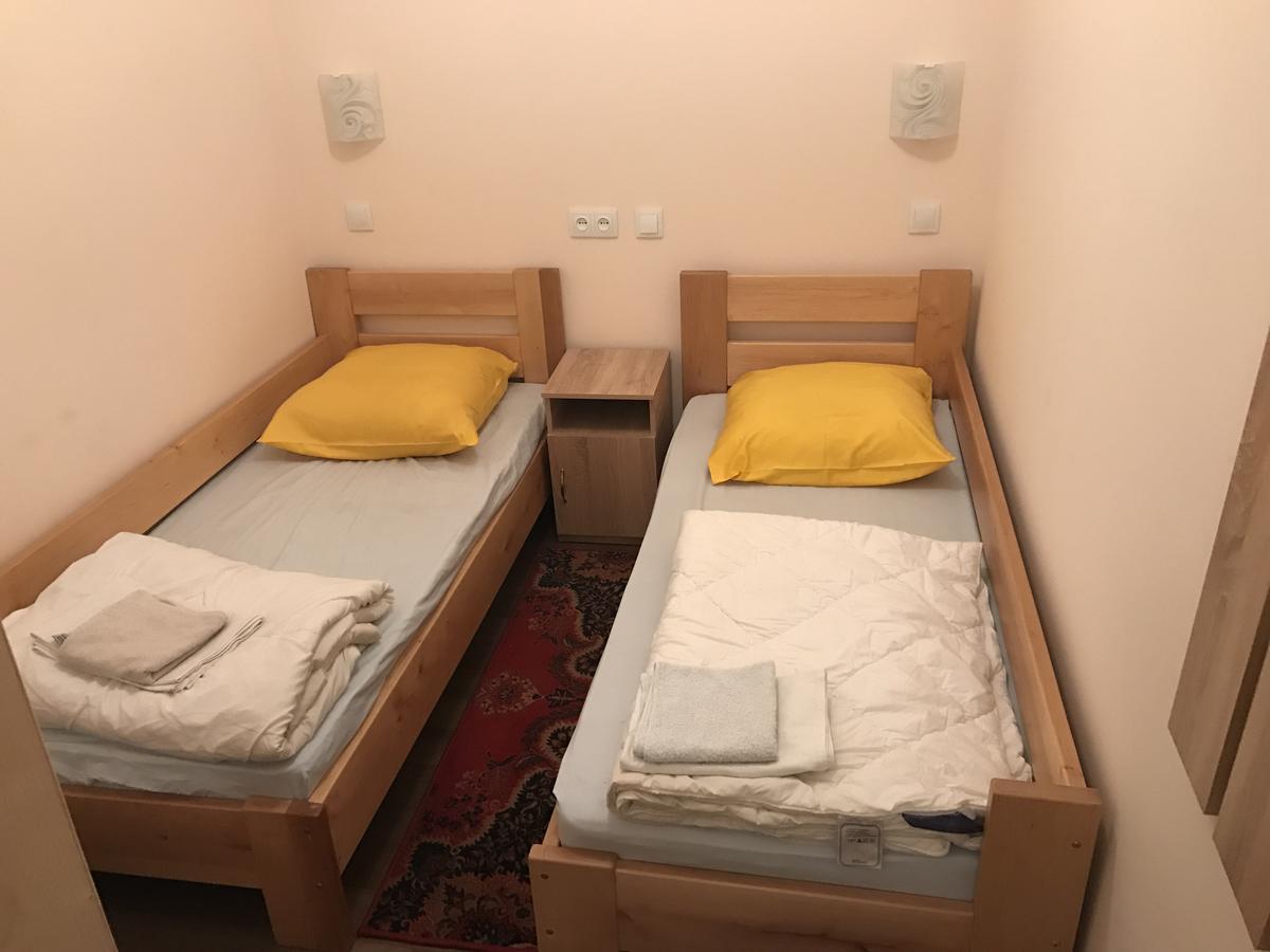 Отель Хата Dnipro Eksteriør billede